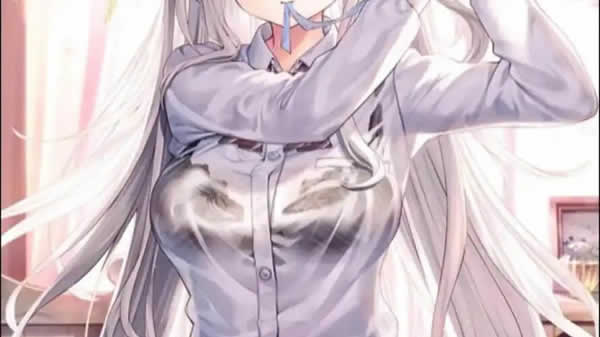 将冰葡萄放在小洞里榨果汁：夏日清凉饮品新体验